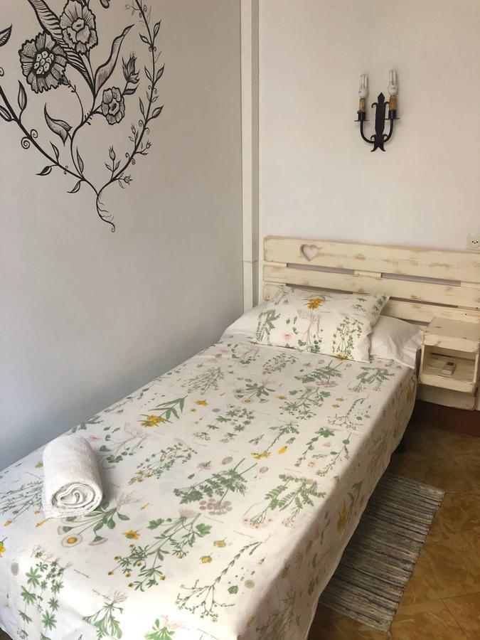 Hostal Parellades Sitges Eksteriør billede