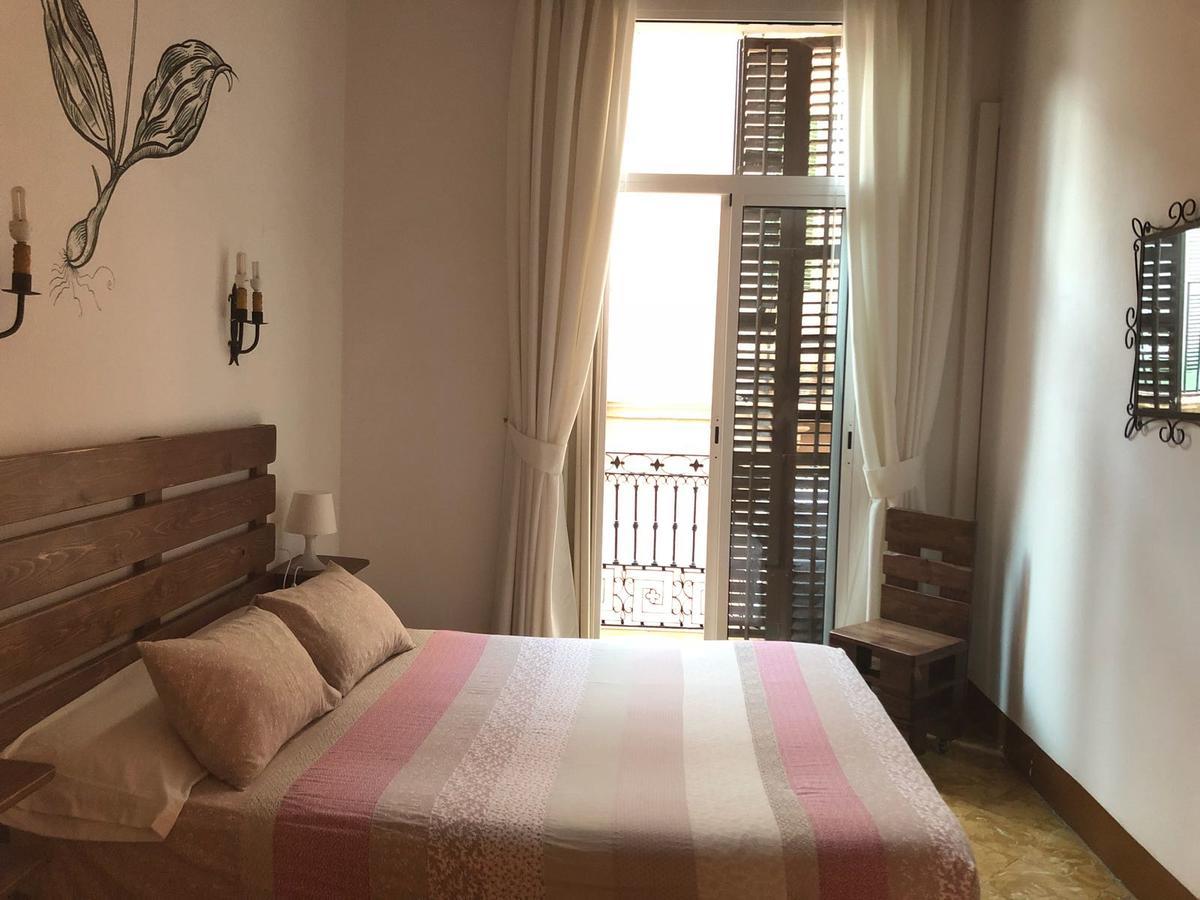 Hostal Parellades Sitges Eksteriør billede