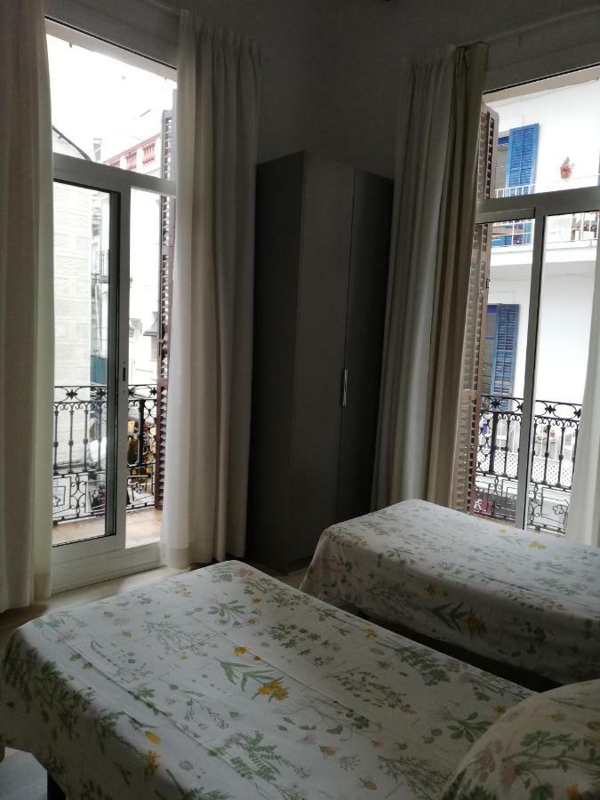 Hostal Parellades Sitges Eksteriør billede