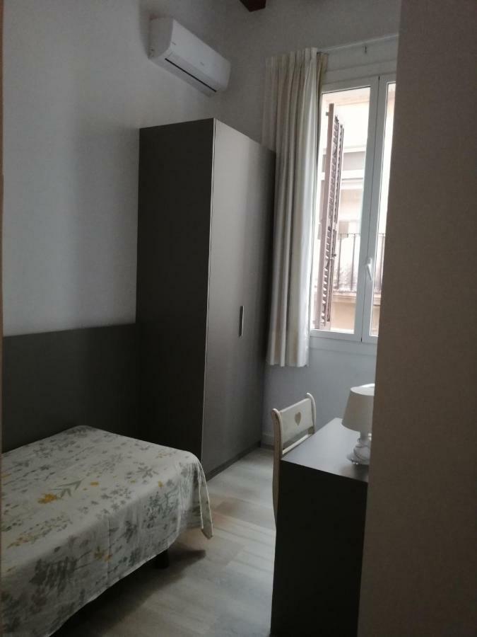 Hostal Parellades Sitges Eksteriør billede