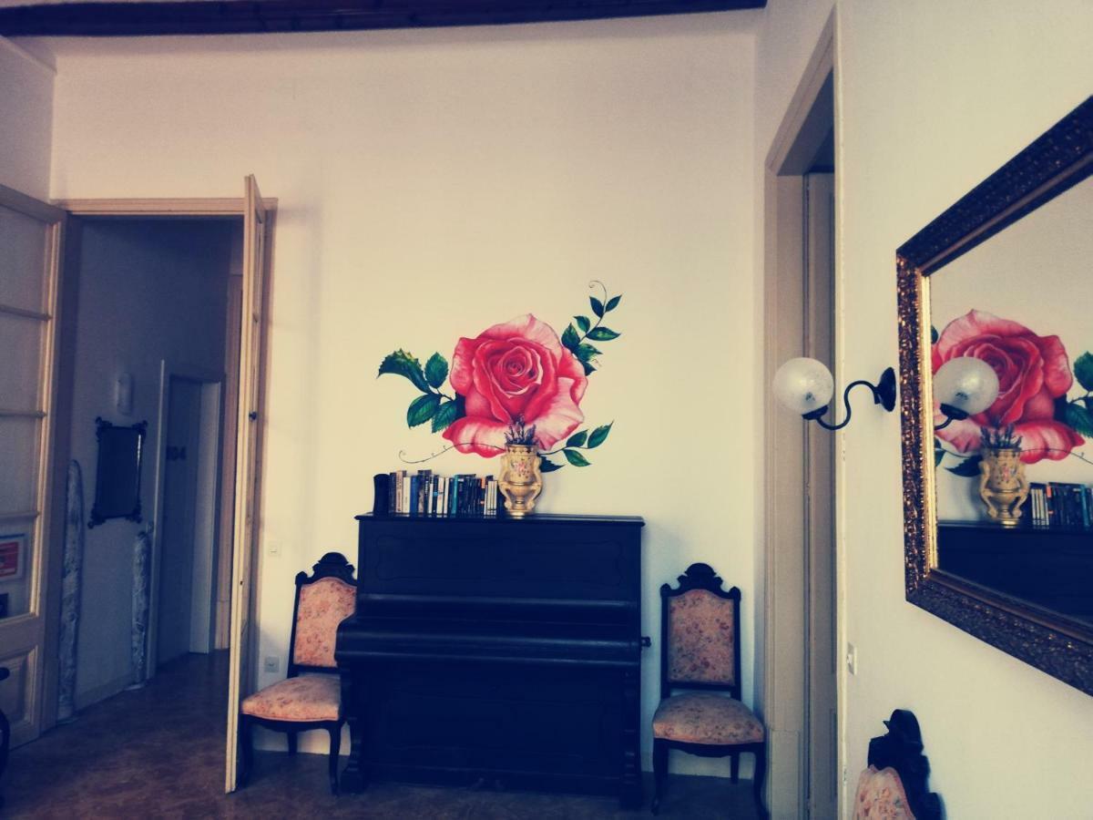 Hostal Parellades Sitges Eksteriør billede