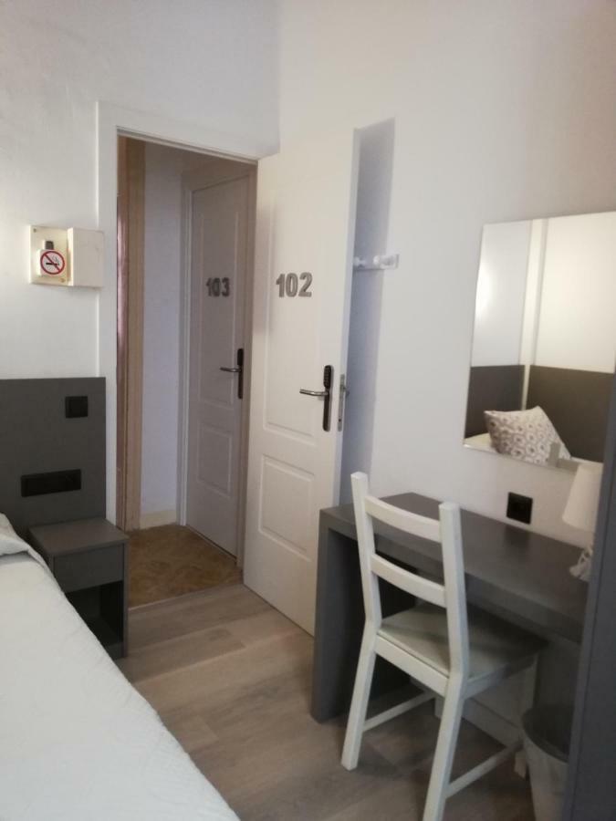 Hostal Parellades Sitges Eksteriør billede