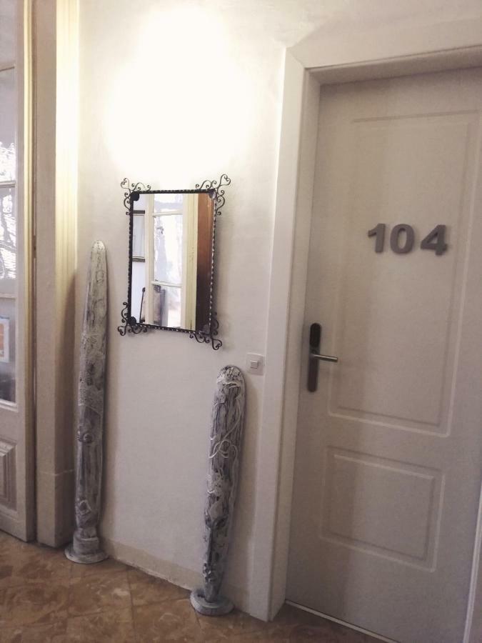 Hostal Parellades Sitges Eksteriør billede