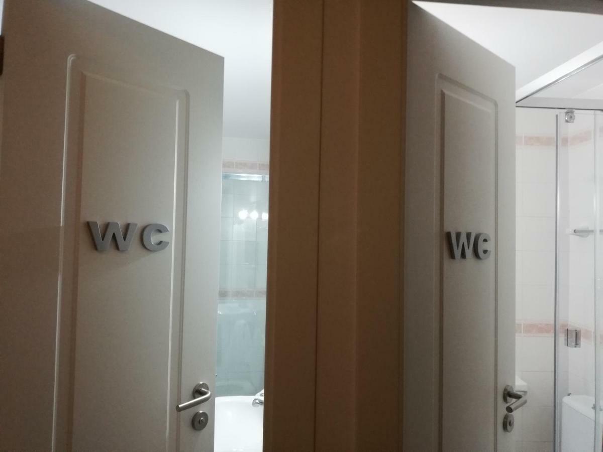 Hostal Parellades Sitges Eksteriør billede